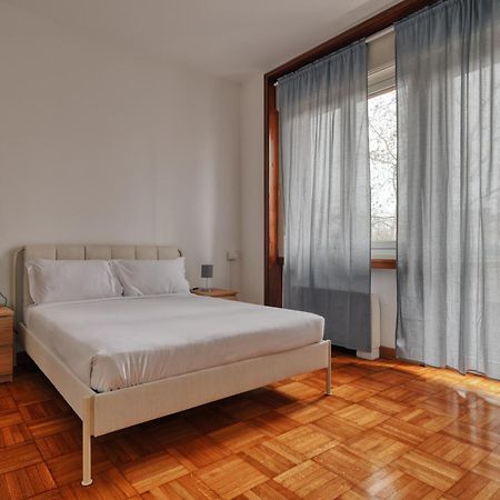 Joivy Chic 3-Bed Flat Near Colonne Di San Lorenzo Milan Exterior photo