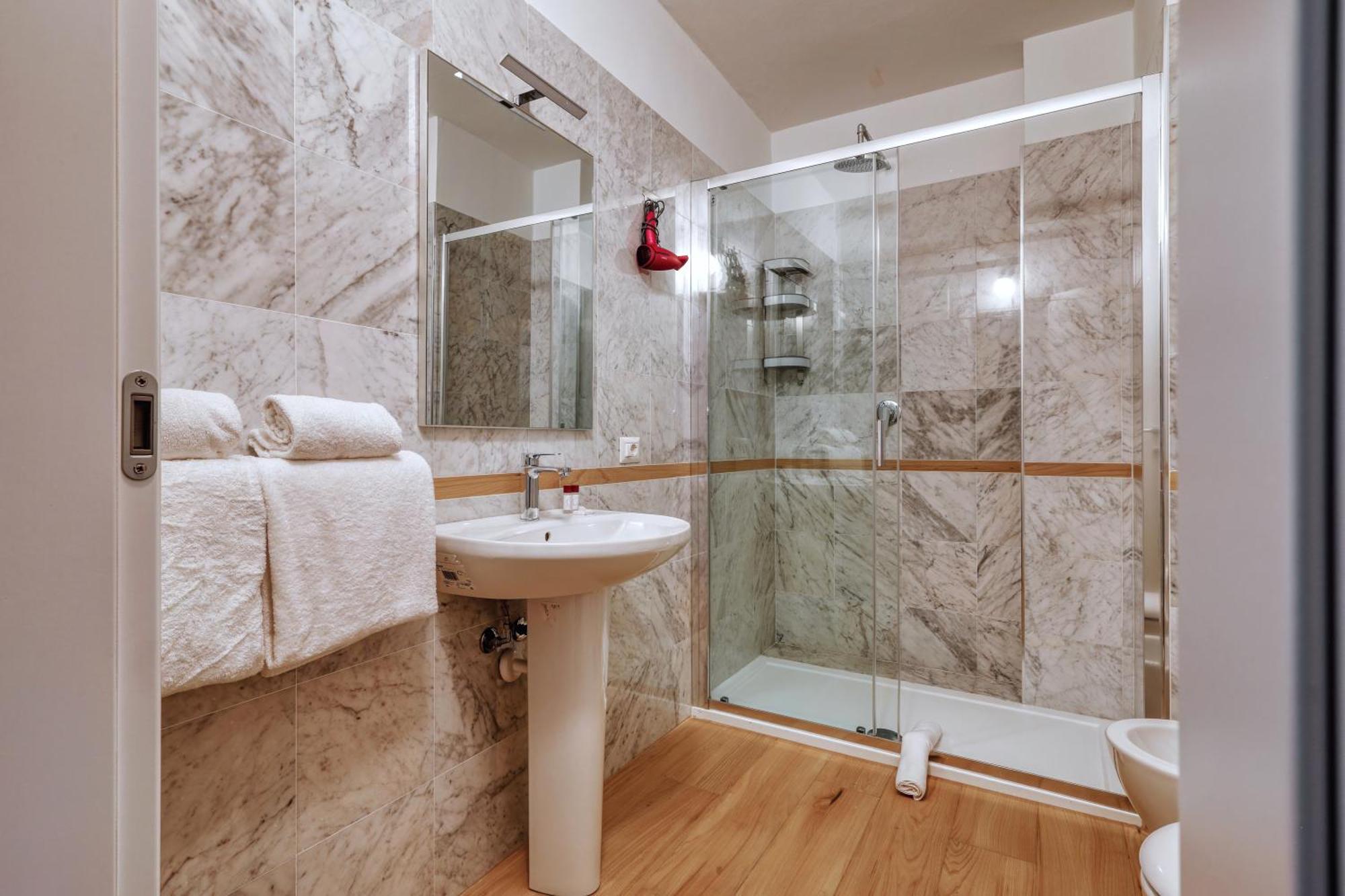 Joivy Chic 3-Bed Flat Near Colonne Di San Lorenzo Milan Exterior photo
